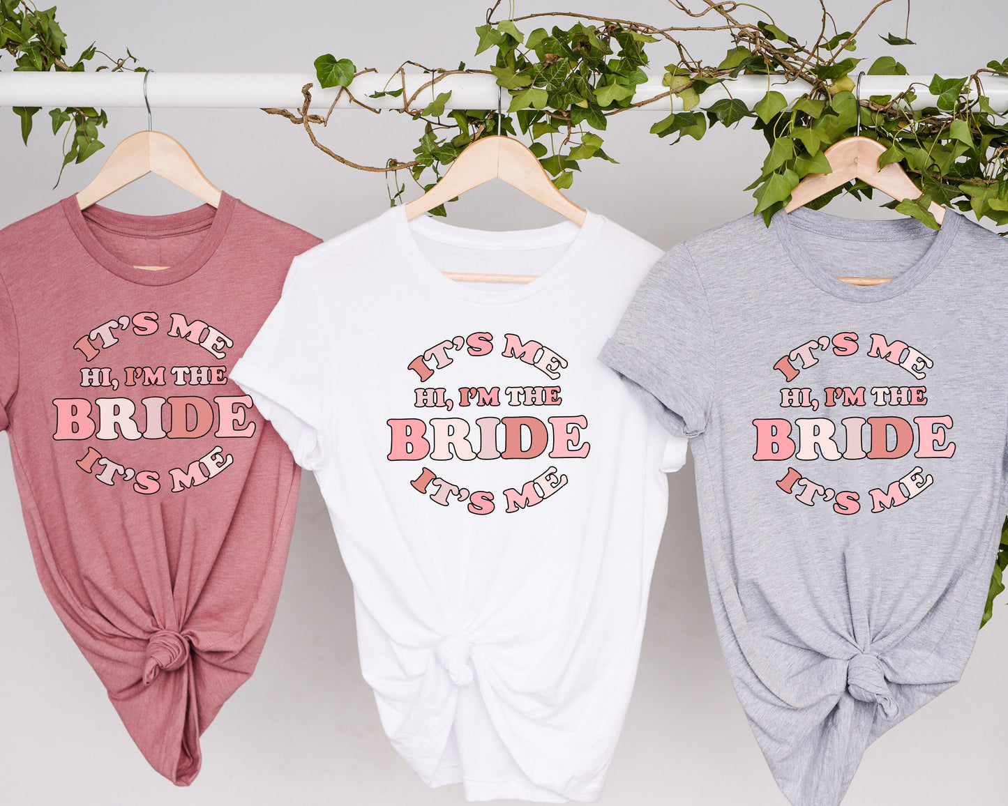 Pink Retro Swiftie Style Hi It's Me I'm The Bride It's Me TShirt - Cute Oversized Pink Hen Party Tops