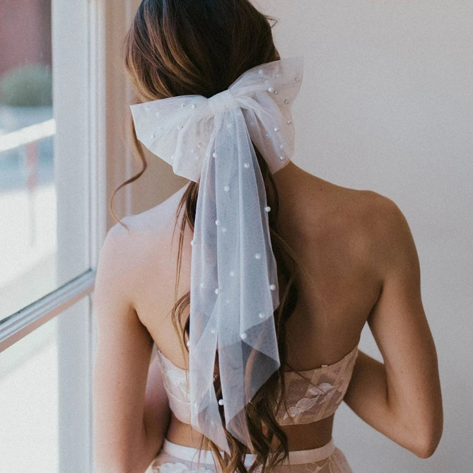 Tulle Pearl Bride Hair Bow, Veil Alternative, Wedding Bow, Pearl Veil, Bride Veil Bow, Bridal Hair Bow, Wedding Accessories Bride